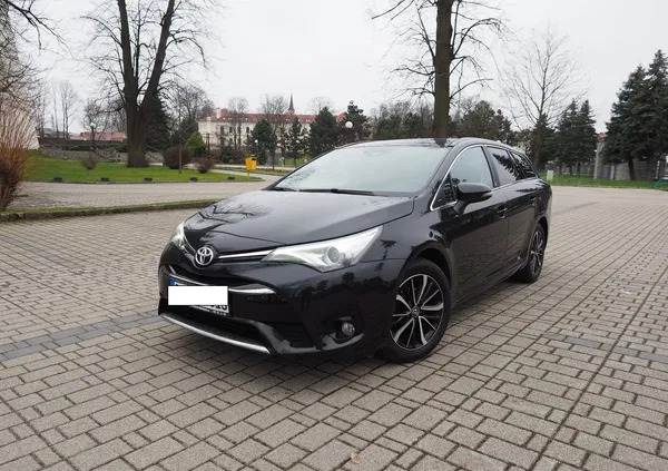 małopolskie Toyota Avensis cena 84900 przebieg: 70200, rok produkcji 2018 z Ropczyce